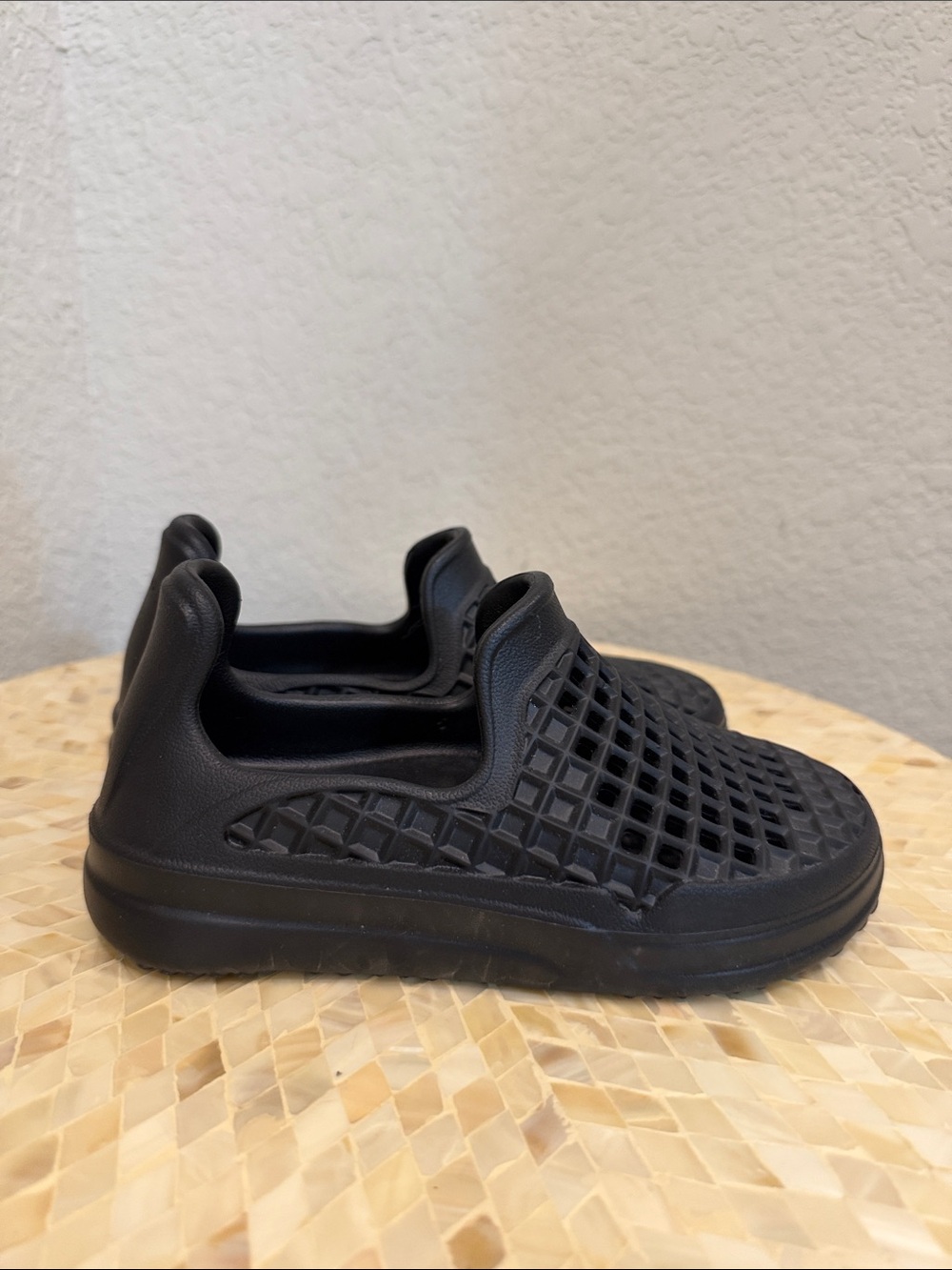 Lusso Cloud Kids Black Slip-On Mesh Rubber Shoes 6